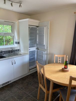 2 Bed Flat, Bull Lane, BS5 - Photo 1