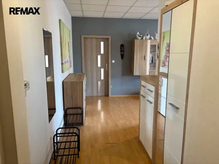 Exkluzivní pronájem zařízeného bytu 2+kk s parkovacím stáním-Pardubice-centrum - Fotografie 4