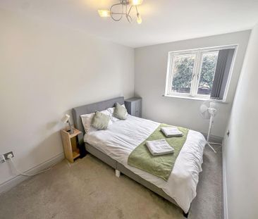 4 bedroom semi-detached house to rent - Photo 3