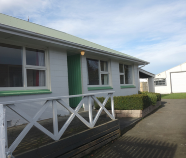 Comfortable 3-Bedroom Home – Lawns Included! - Photo 2 | Rentumo