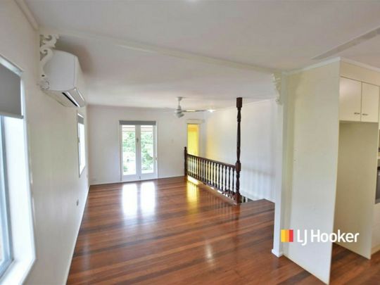 FULL BRICK HIGHSET/ WALK TO PETRIE UNIVERSITY AND TRAIN STATION - Photo 1