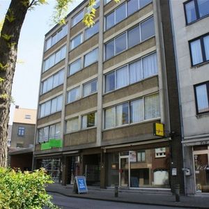 Appartement te huur in Kortrijk voor € 775 met 2 slaapkamers - Photo 3
