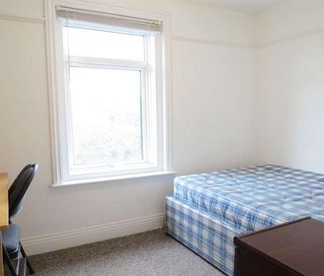 Bedroom Detached House In Charminster, BH8 - Photo 4