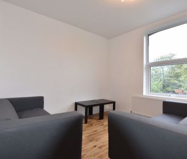 2 bedroom Flat in Kelso Road, Leeds - Photo 1