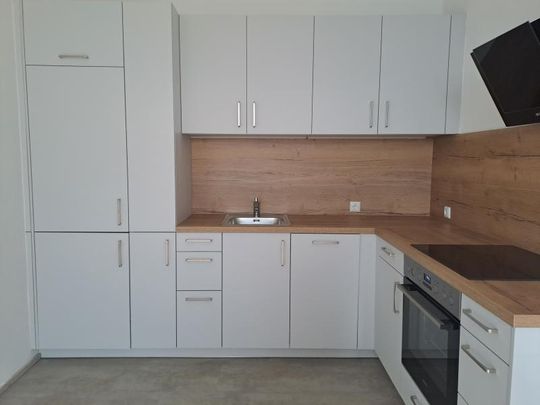 Urfahr Hauptstraße! Schöne 2 Zimmer-Wohnung mit Küche ohne Ablöse ! - Photo 1