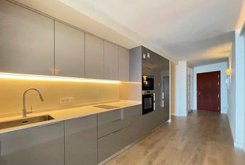 Bonito apartamento con vistas al mar, 2 dormitorios, terraza, ascensor, Paseo Maritimo.