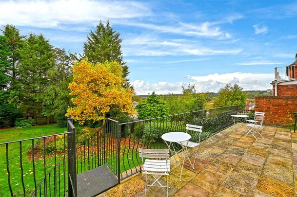 Charming 5-Bedroom Detached Home in Westbury-on-Trym, Bristol. - Photo 1