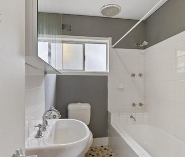 Convenient Family Home - Photo 4