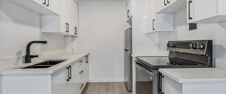 Large 1 bed on 17th Ave, Open Concept w/ Heat+Water Incld, Storage Room | 515 17 Avenue Southwest, Calgary - Photo 1