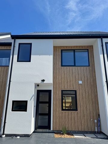 Brand new home in premium location - Photo 3