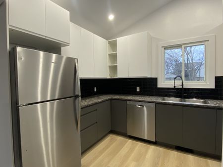 For Lease - 6159 Cadham Street, Niagara Falls, Ontario - Photo 2