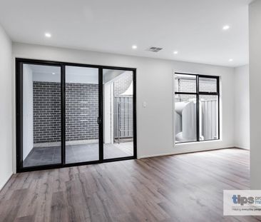 Charming 3 Bedroom Townhouse in Prime Prospect Location - Photo 1