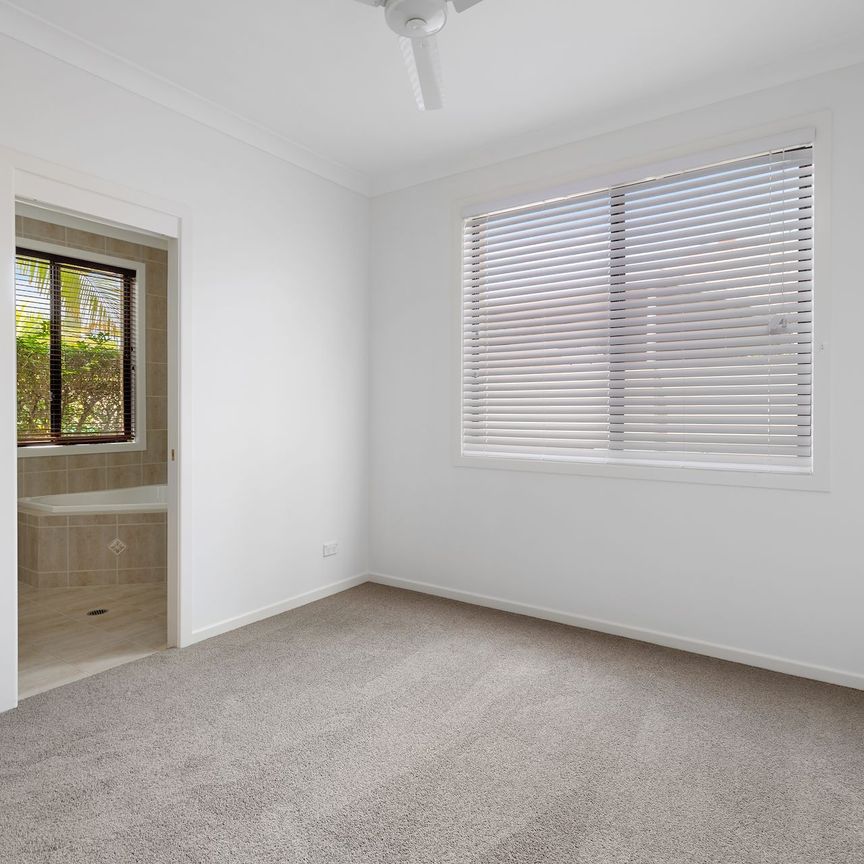 37 Oyster Cove Promenade, Helensvale. - Photo 1