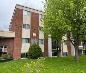 1 room apartment of 76m² in Sherbrooke - Photo 1