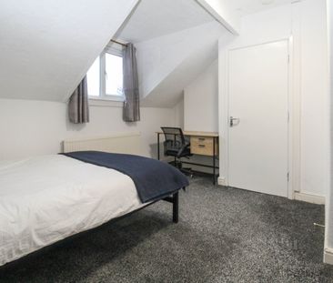 6 bedroom terraced house to rent - Photo 4