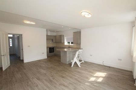 3 bedroom semi-detached house to rent - Photo 2