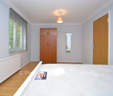 4 bedroom townhouse to rent - Photo 5