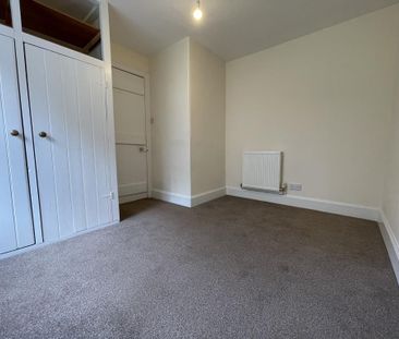 2 bedroom semi-detached house to rent - Photo 4