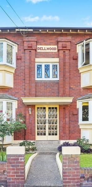 Character Filled One Bedroom Apartment - Photo 2