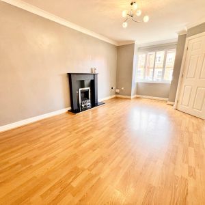 4 bedroom terraced house to rent - Photo 2