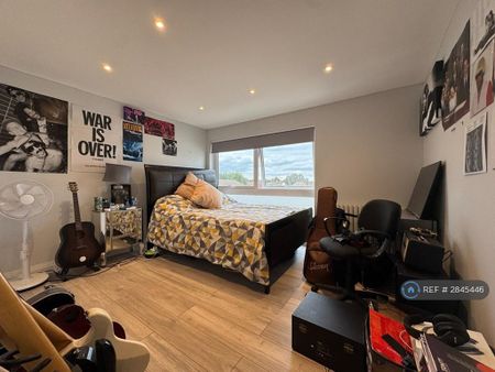 2 bedroom flat to rent - Photo 4