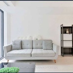 Yonge/Richmond-Spacious Bright 1Bdrm + Den 1Bath - Photo 2