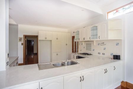 “BEAUTIFUL SEASIDE CHARACTER BUNGALOW” - Photo 5