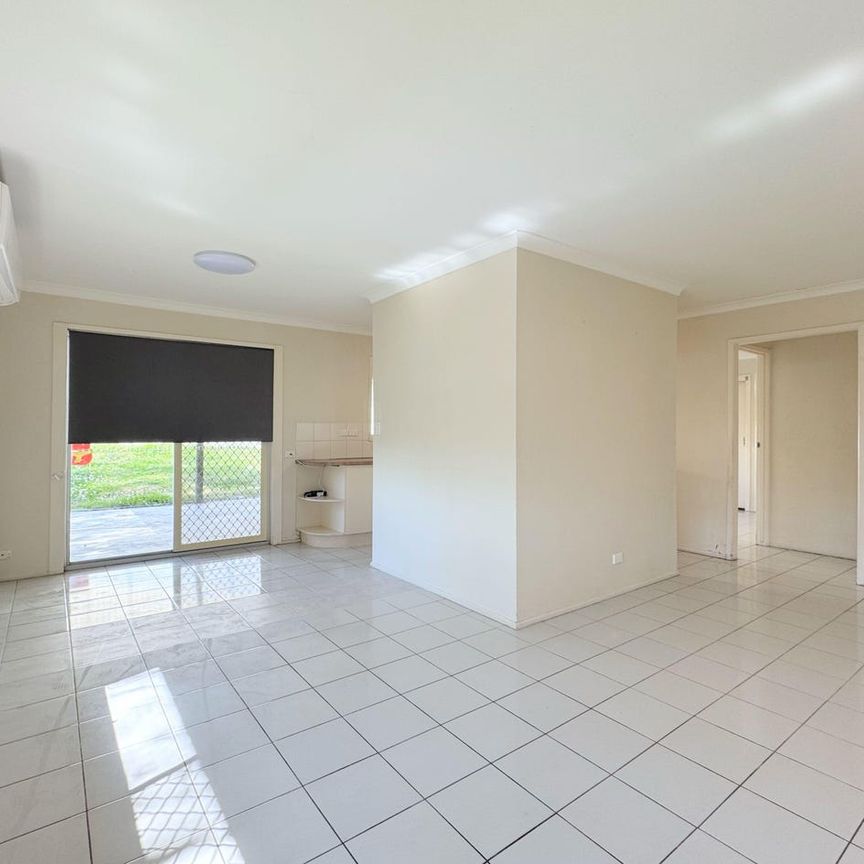 Sunnybank Hills State School Catchment---Comfortable Low Set Home - Photo 1