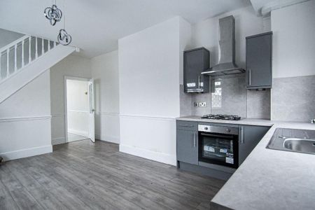 2 bedroom terraced house to rent - Photo 2