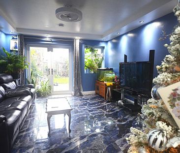 5 bedroom bungalow to rent - Photo 2