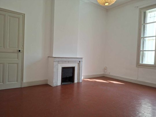 Location Appartement 5 pièces 144m² NIMES 30000 - Photo 1