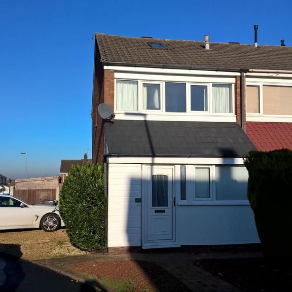 2 bedroom end of terrace house to rent - Photo 2