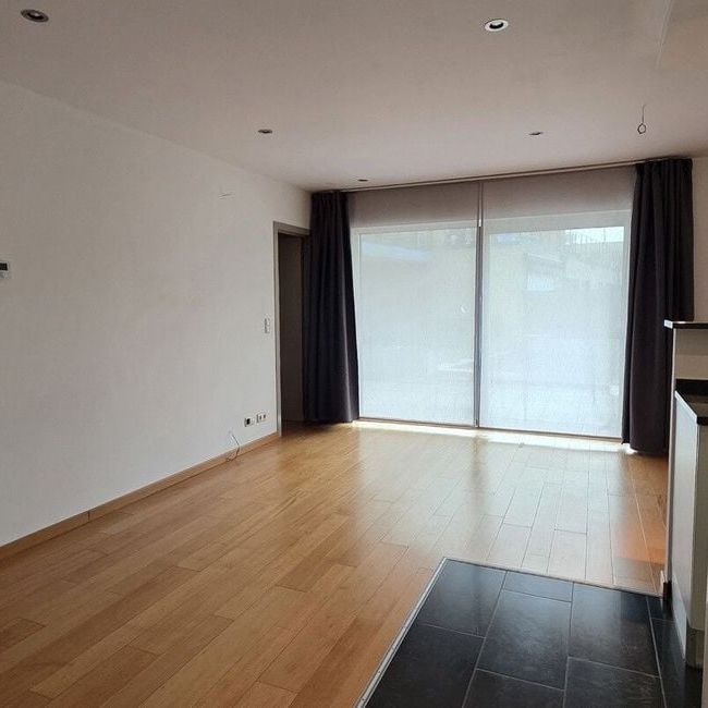Appartement te huur in Diepenbeek voor € 800 met 1 slaapkamer - Photo 1
