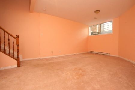 For Lease - 6075 Pineglade Crescent, Orleans - Convent Glen and Area, Ontario - Photo 2