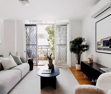 2 Bed, 1 Bath - Photo 2