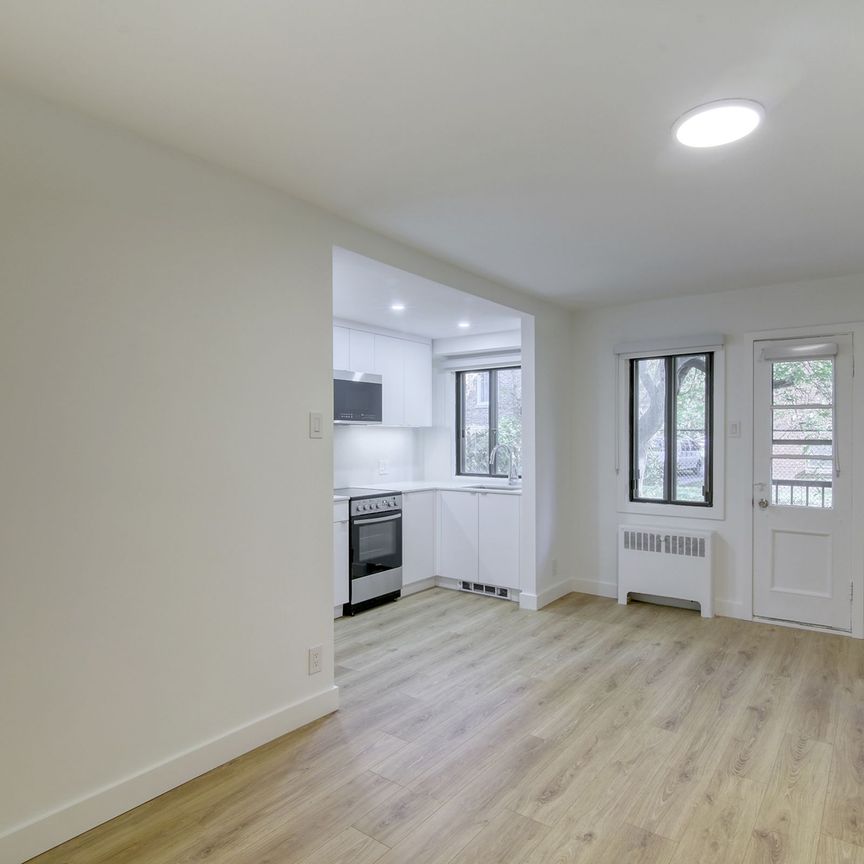 3250 Van Horne - Photo 1