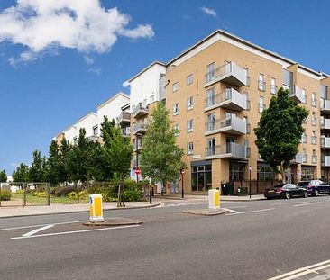 2 bed 2 bath within a modern new build minutes to a piccadilly tube line - Photo 1