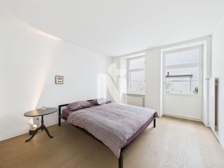 Lichtdurchflutete, möblierte 3.5-Zimmer-Wohnung mit grossem Balkon in zentraler Lage beim Spalentor - Photo 3