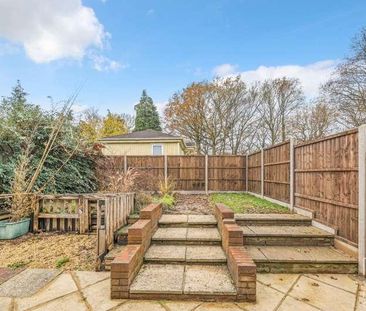 Applegarth Avenue, Guildford, GU2 - Photo 4