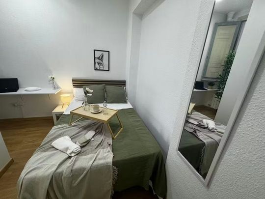 Calle de Trafalgar, Madrid, Community of Madrid 28010 - Photo 1