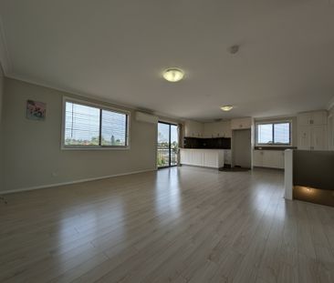 Two bedrooms split-level house - Photo 2