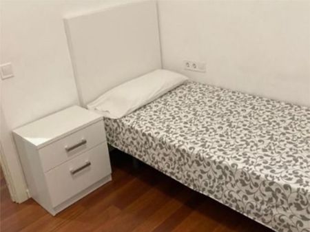 Piso de alquiler en Calle la Regente, 12, La Trinidad - Photo 3