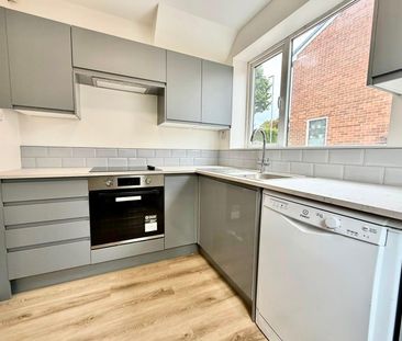 3 bedroom semi-detached house to rent - Photo 5
