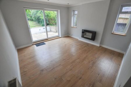 3 bedroom detached bungalow to rent - Photo 3