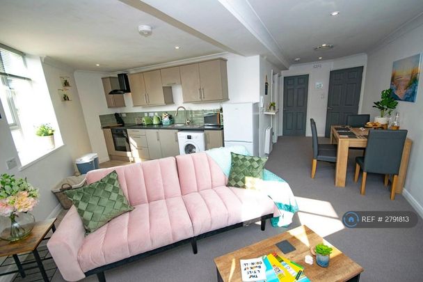 2 bedroom flat to rent - Photo 1