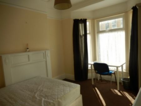 4 Bed Terrace house Hardy street. - Photo 4