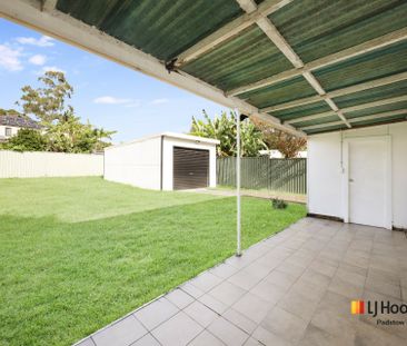 Bright & Spacious Home Offering Easy Family Living - Photo 2