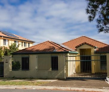 Beautiful Family Home in Sunnybank Hills - Including Water Usage - Photo 1