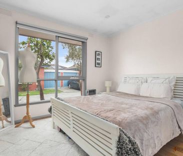 Quiet Block | Bayside Location | Walking Distance - Photo 1