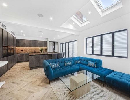 5 Bedroom Detached To Let - Photo 4